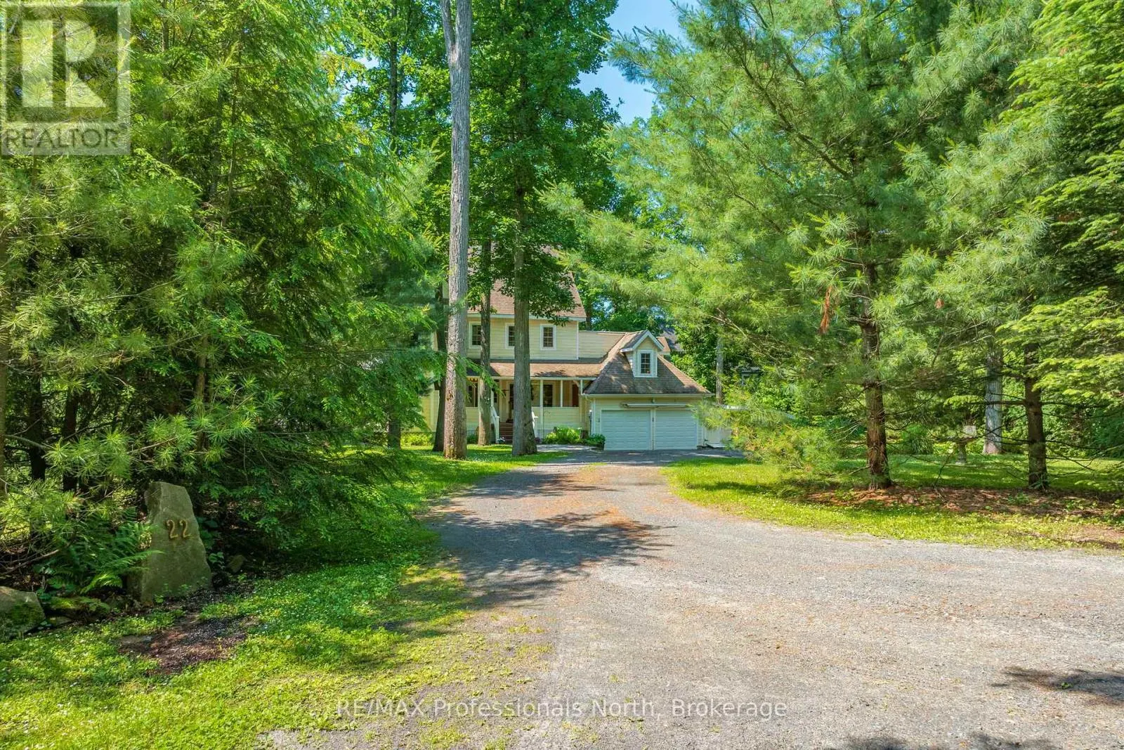 22 KNOWLES CRESCENT E