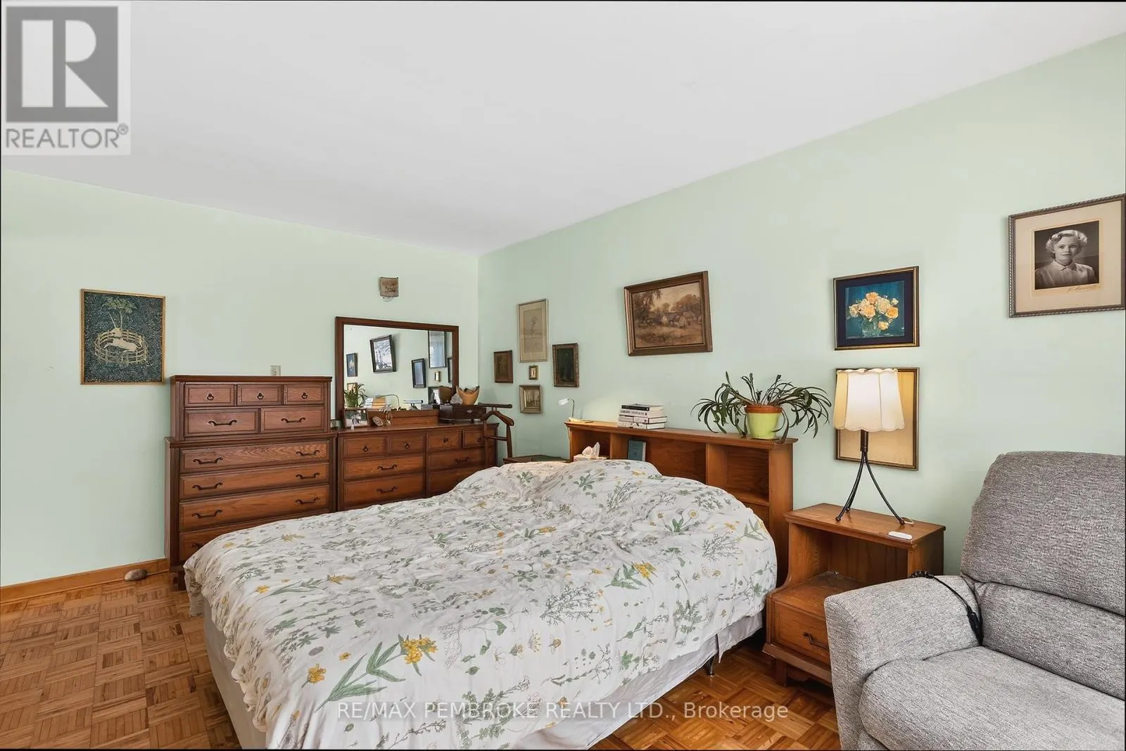 98 GLENDALE AVENUE