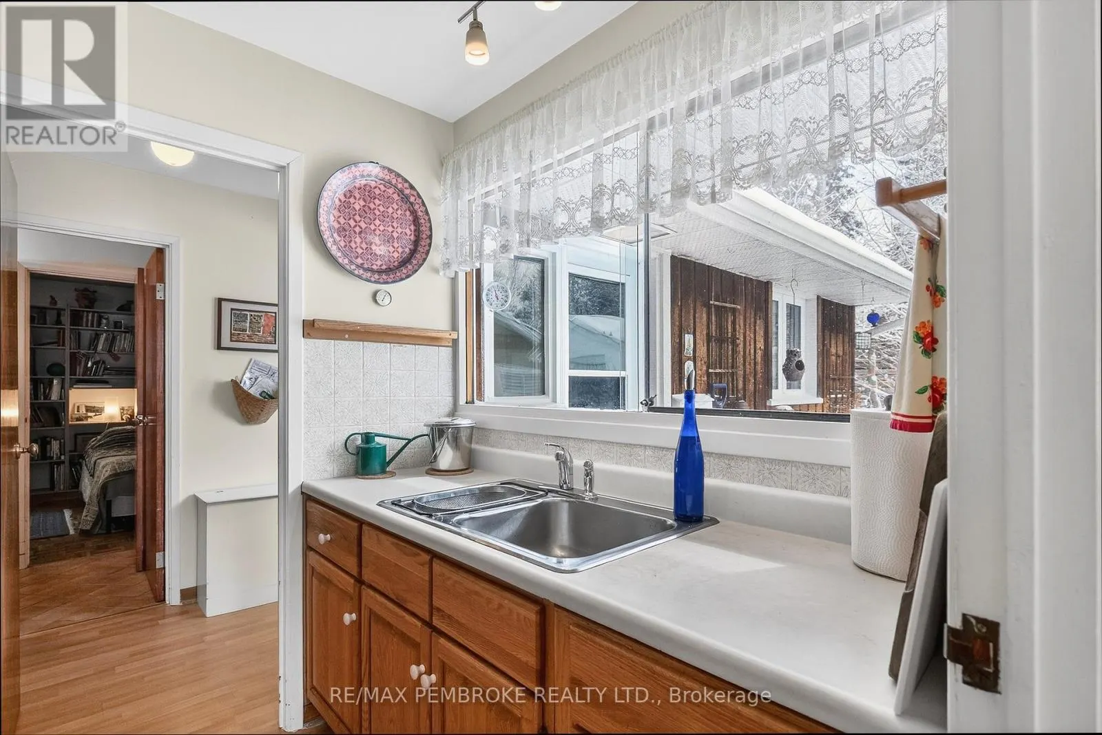 98 GLENDALE AVENUE