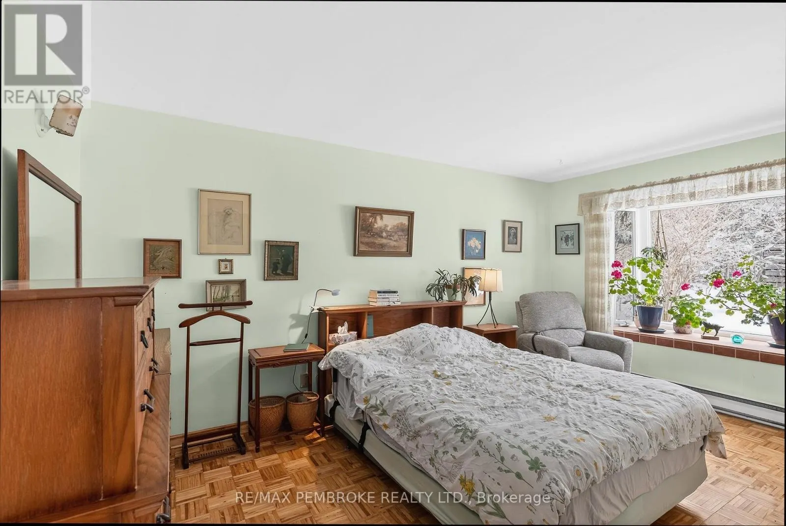 98 GLENDALE AVENUE