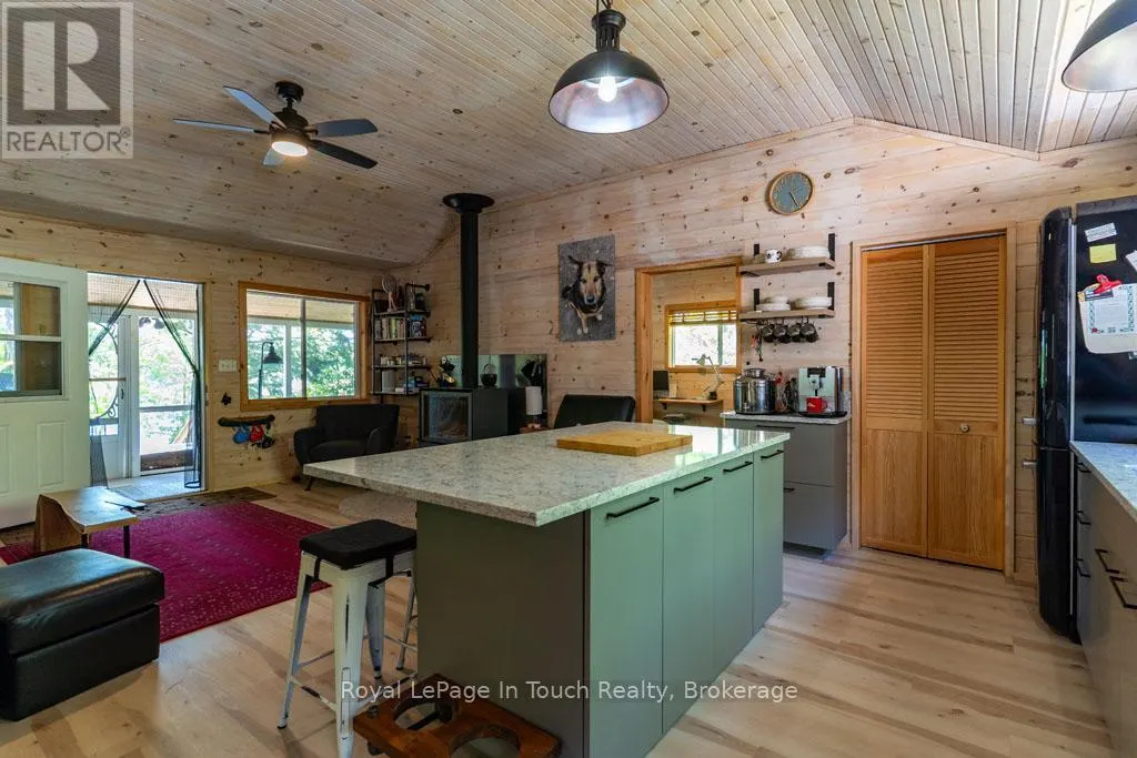 700 ISLAND 980 / DEER ISLAND