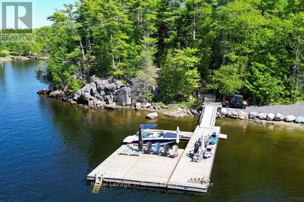 700 ISLAND 980 / DEER ISLAND