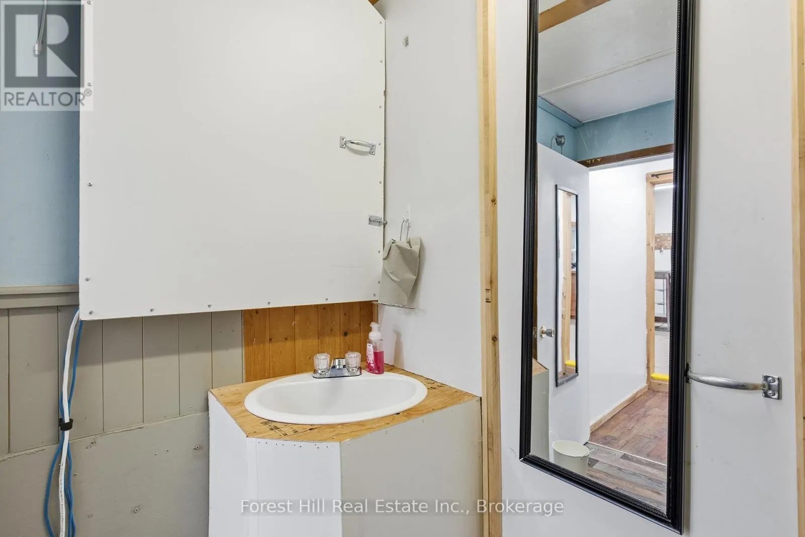 1092 MAIN STREET