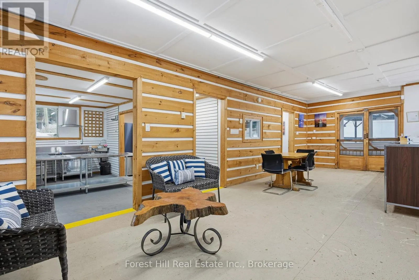 1092 MAIN STREET