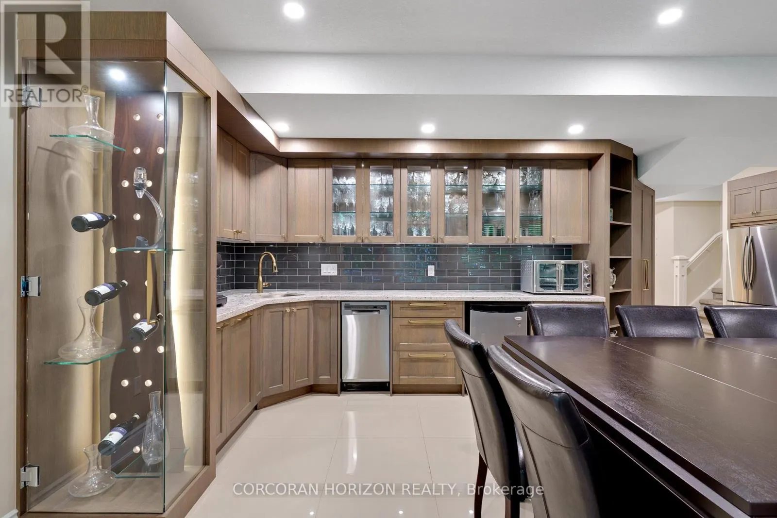8 - 258 EDGEWATER CRESCENT