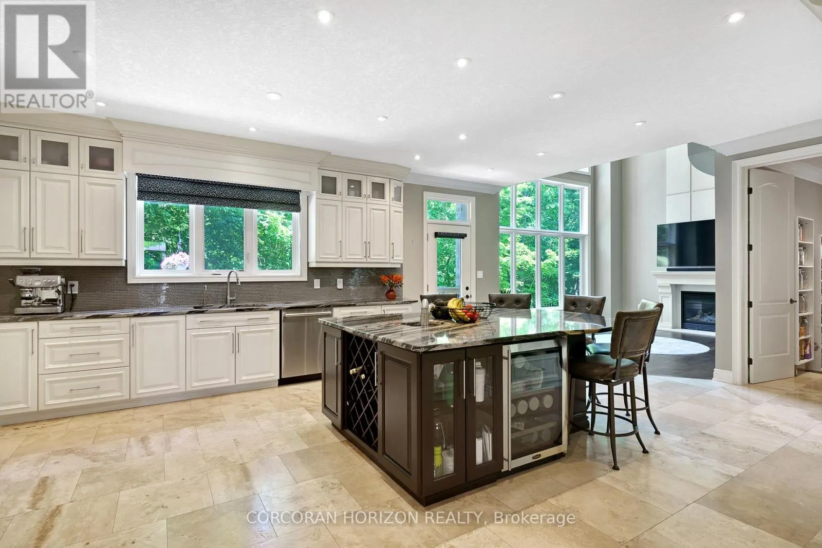 8 - 258 EDGEWATER CRESCENT