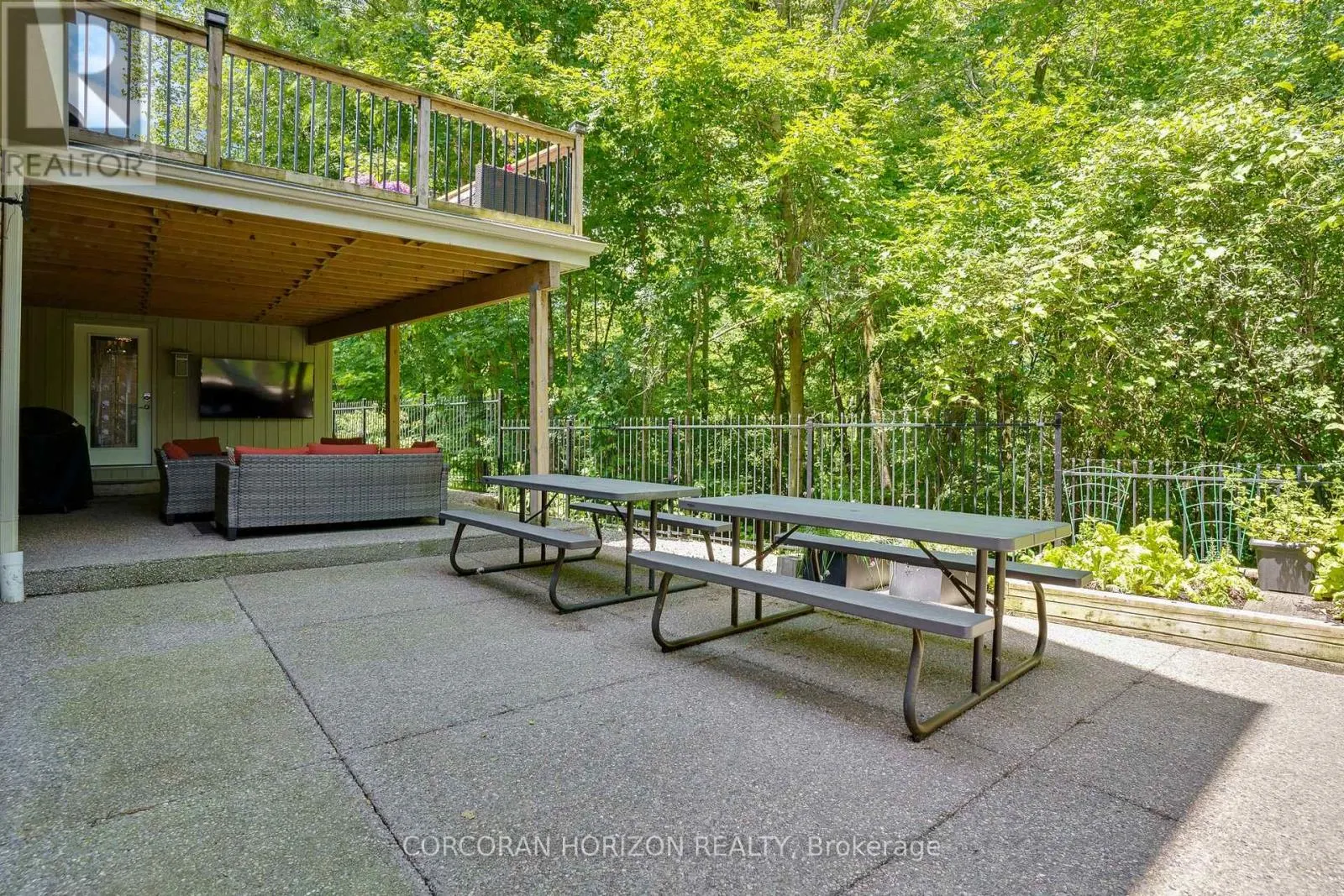 8 - 258 EDGEWATER CRESCENT