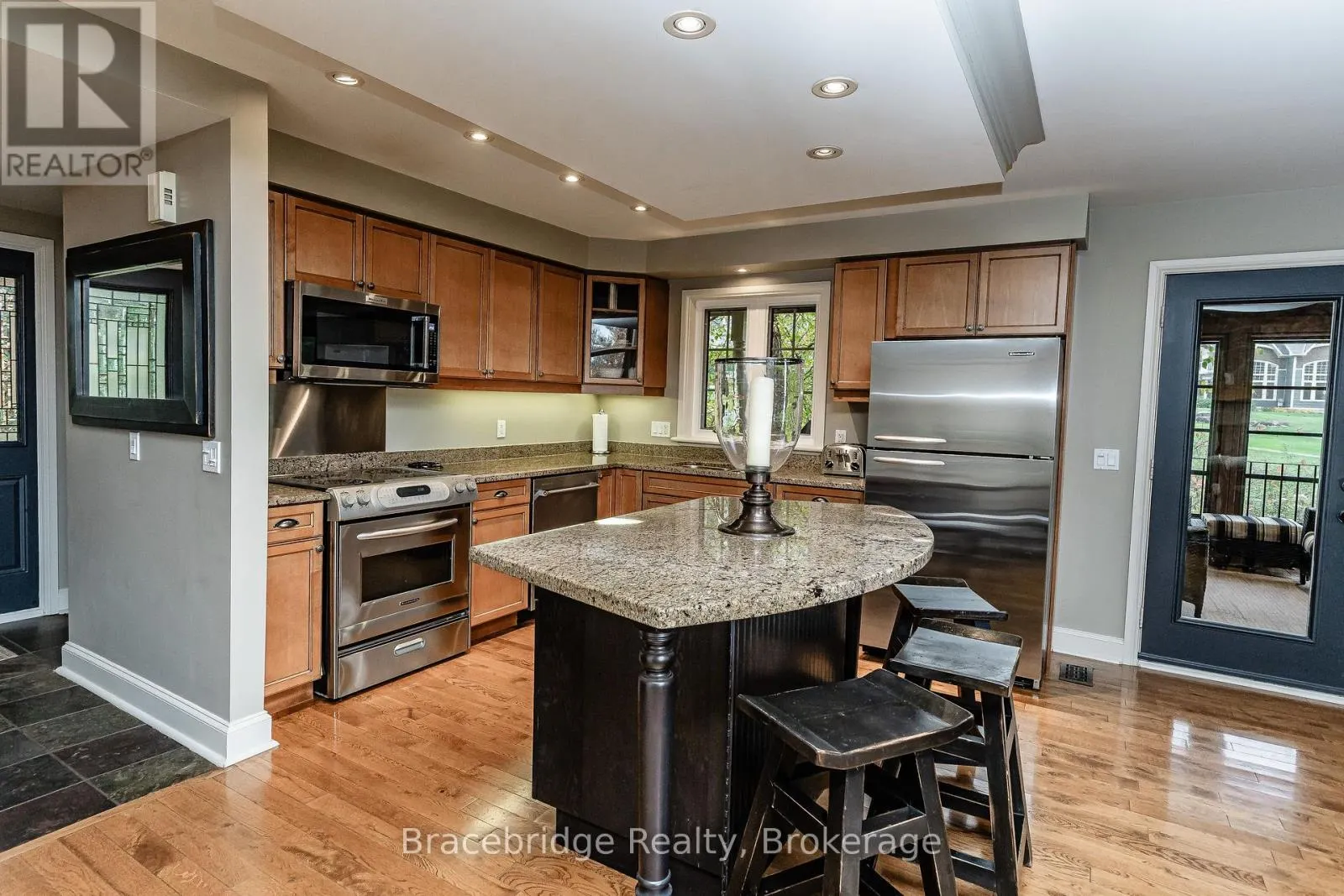 CARLING 5 W3 - 3876 MUSKOKA RD 118 HIGHWAY W