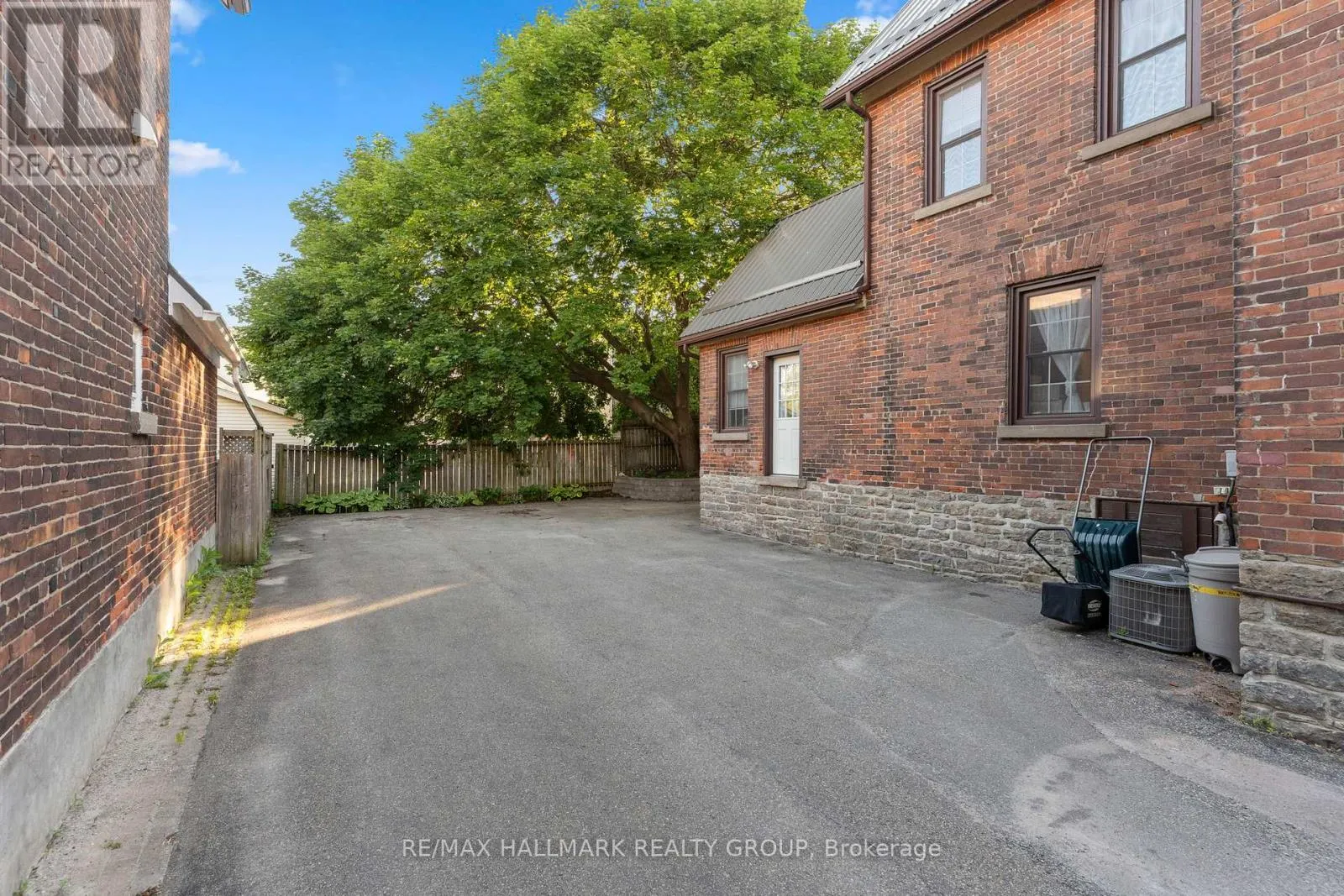 32 ST. ANDREW STREET