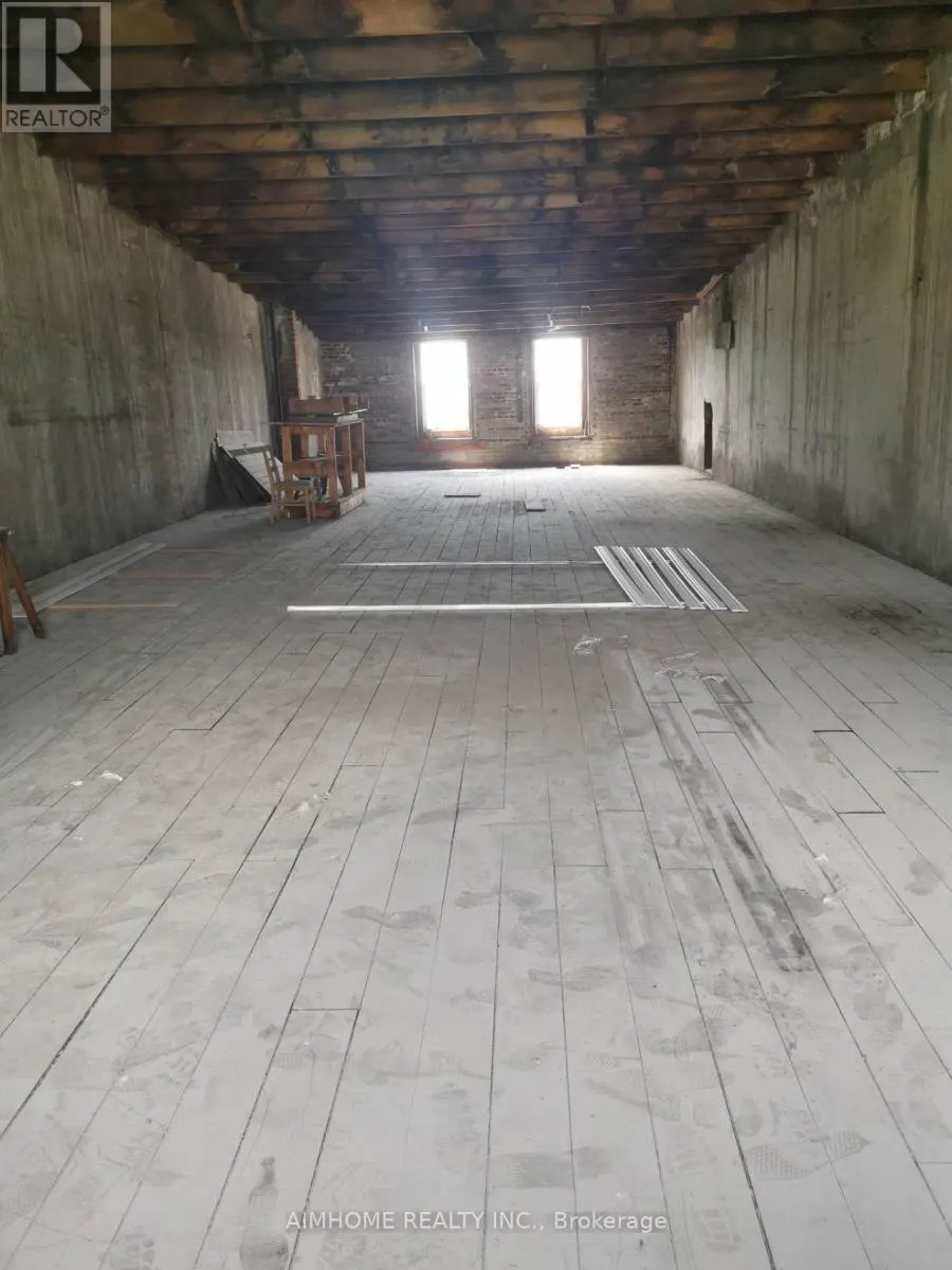 UNIT 301 - 31 KING STREET W