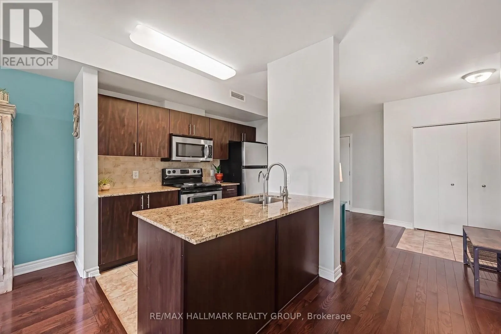 1001 - 70 LANDRY STREET