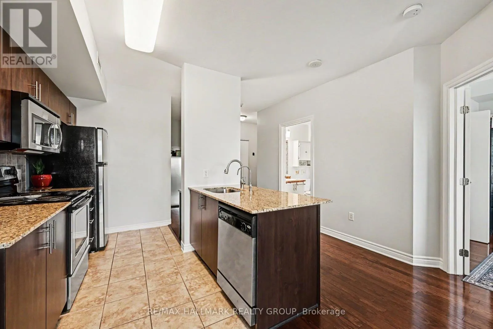 1001 - 70 LANDRY STREET