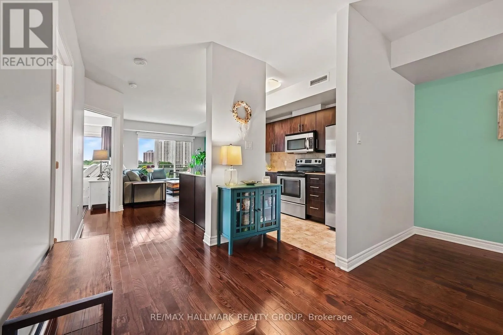 1001 - 70 LANDRY STREET