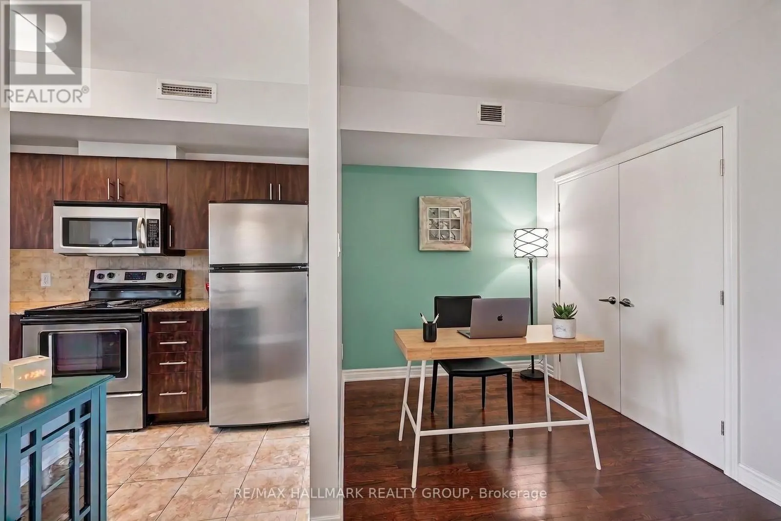 1001 - 70 LANDRY STREET