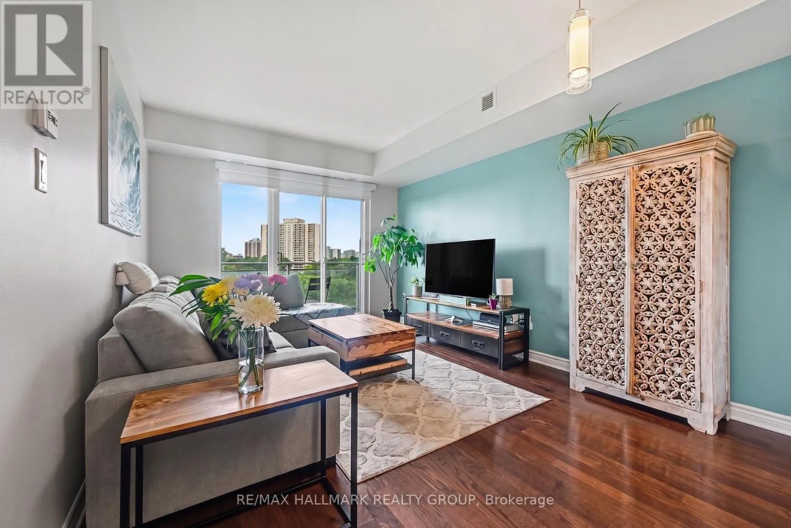 1001 - 70 LANDRY STREET