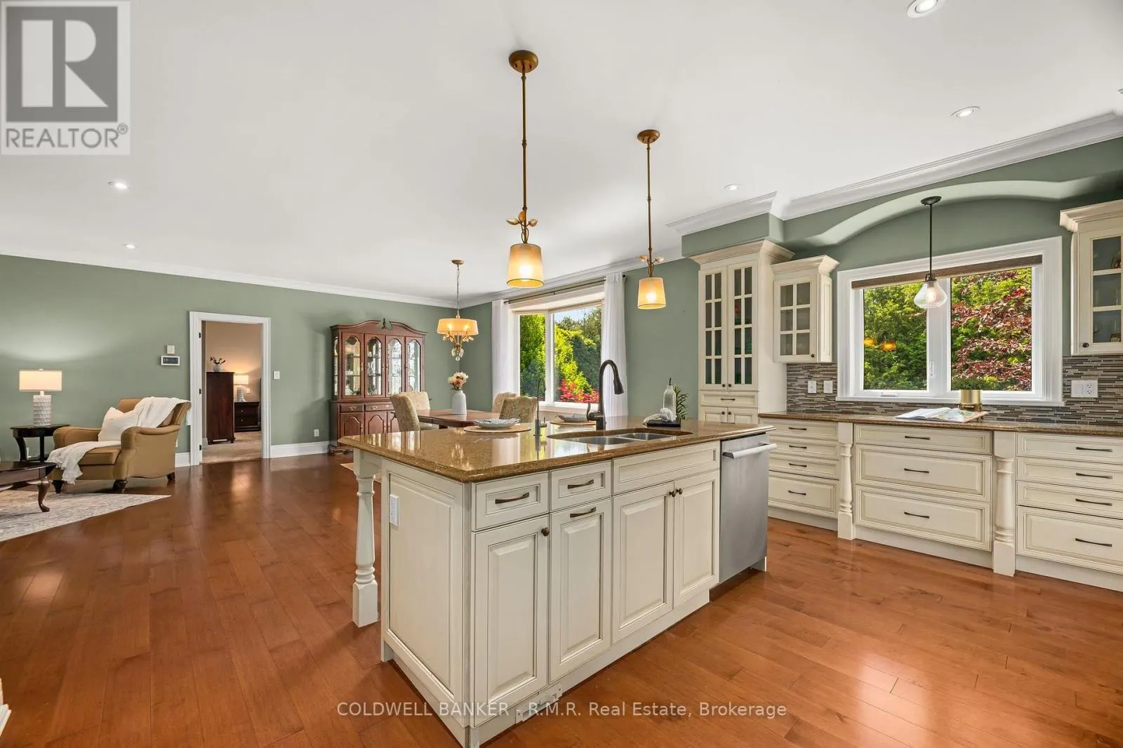 17 CASTLE RIDGE