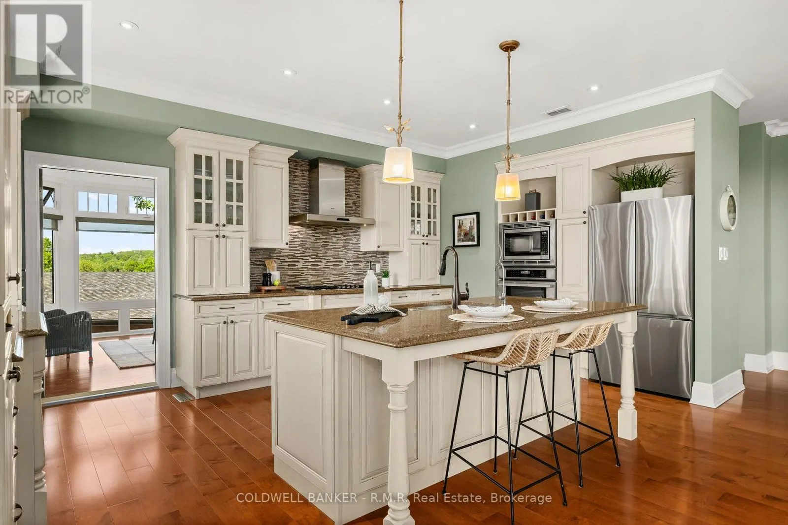 17 CASTLE RIDGE