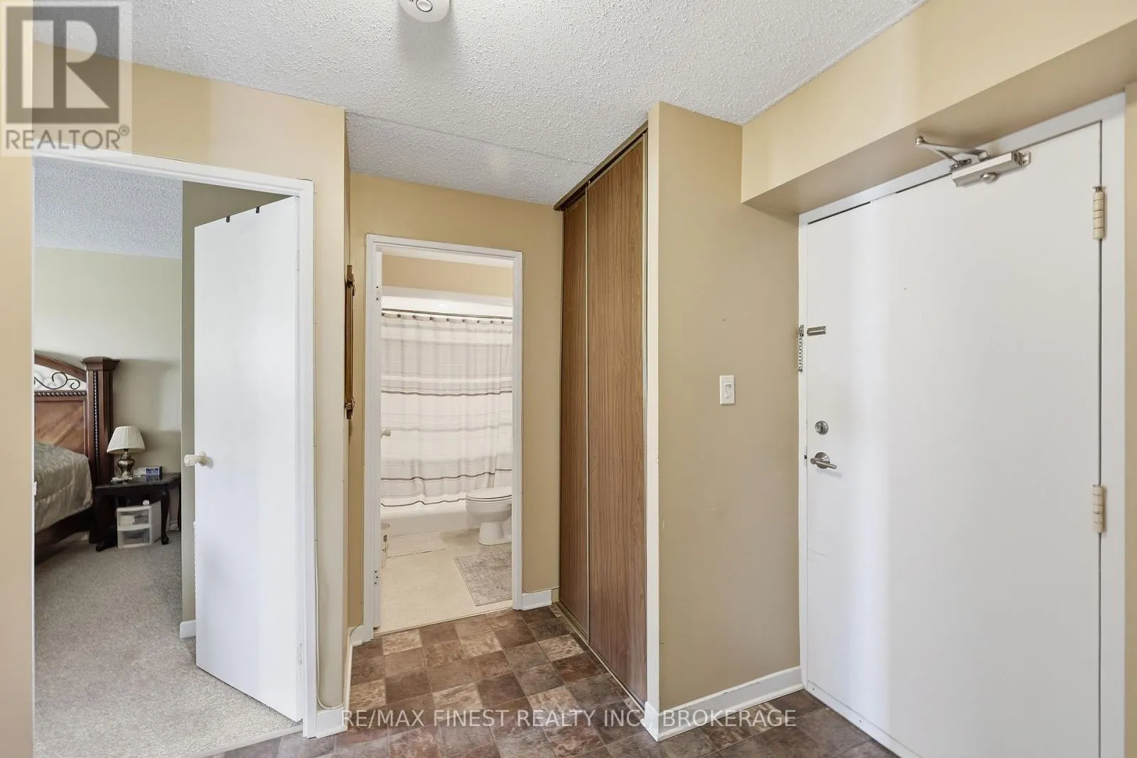 101 - 610 WILLIAM STREET S #101