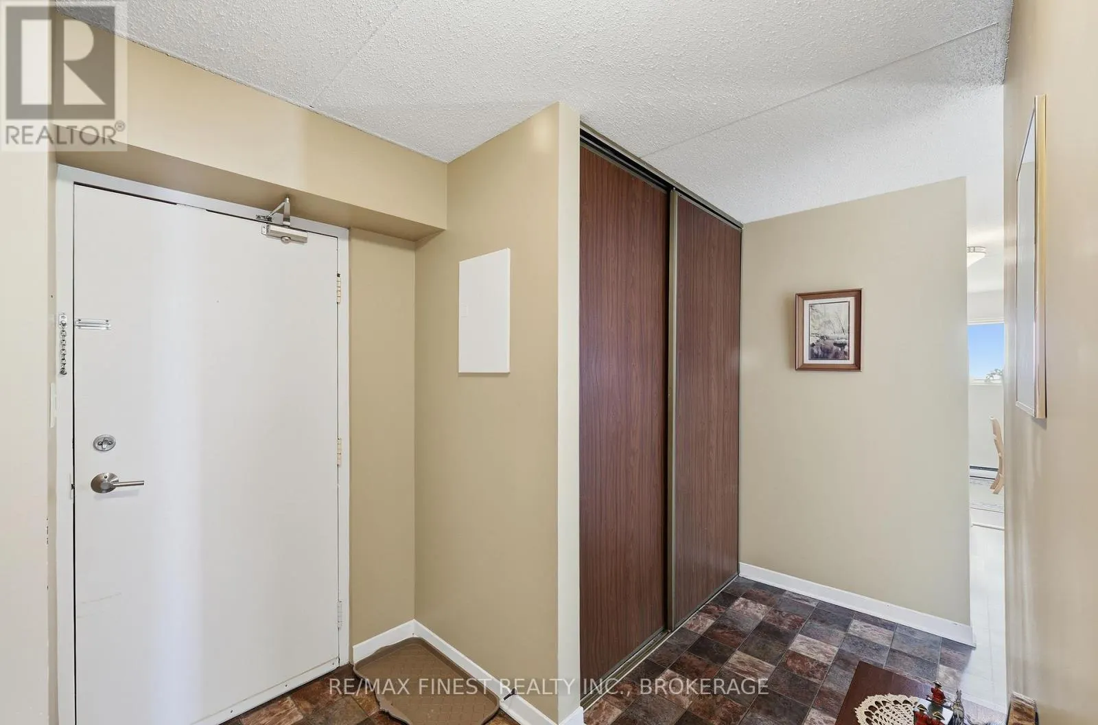 101 - 610 WILLIAM STREET S #101
