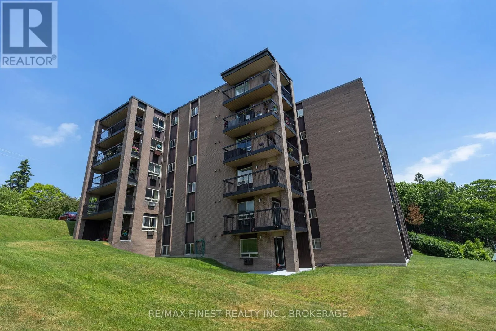 101 - 610 WILLIAM STREET S #101