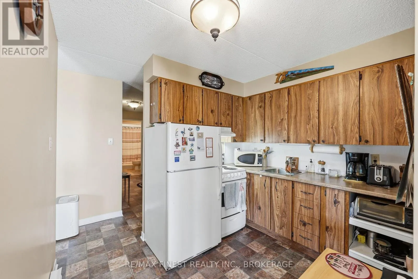 101 - 610 WILLIAM STREET S #101
