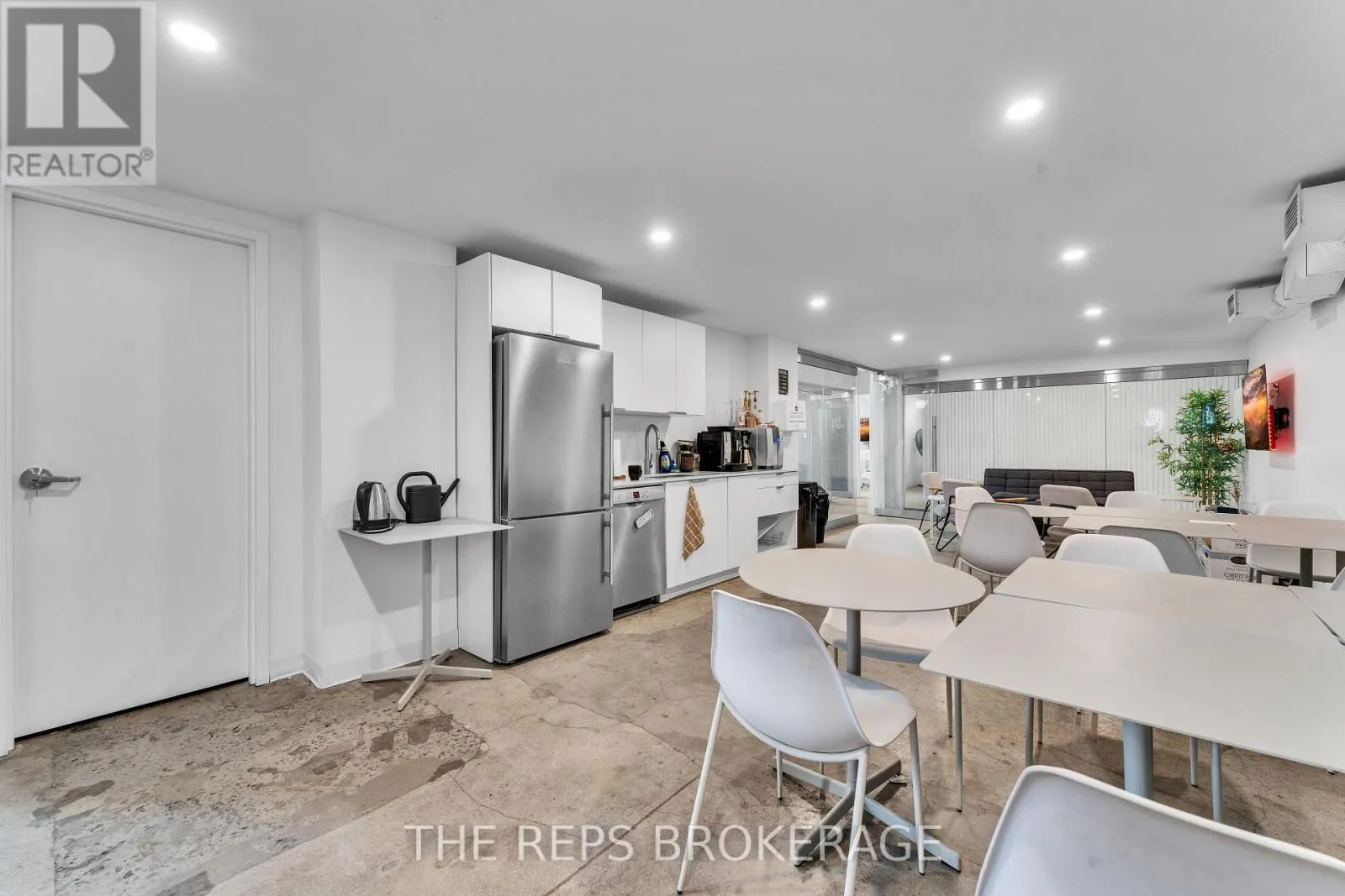 43-45 ECCLES STREET W
