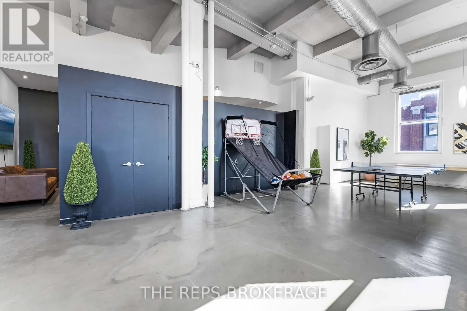 43-45 ECCLES STREET W