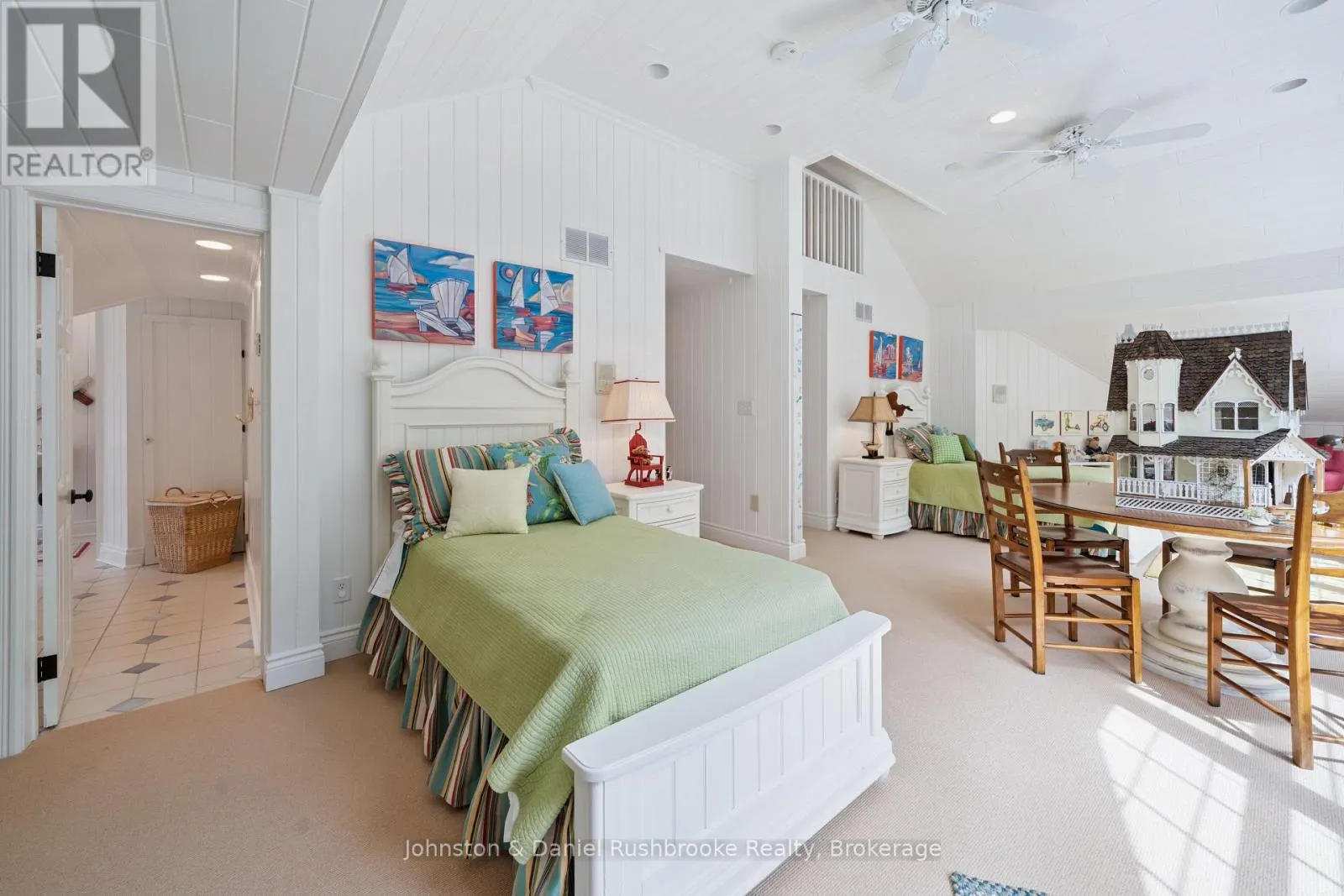 9 - 1167 ARMSTRONG POINT ROAD #9