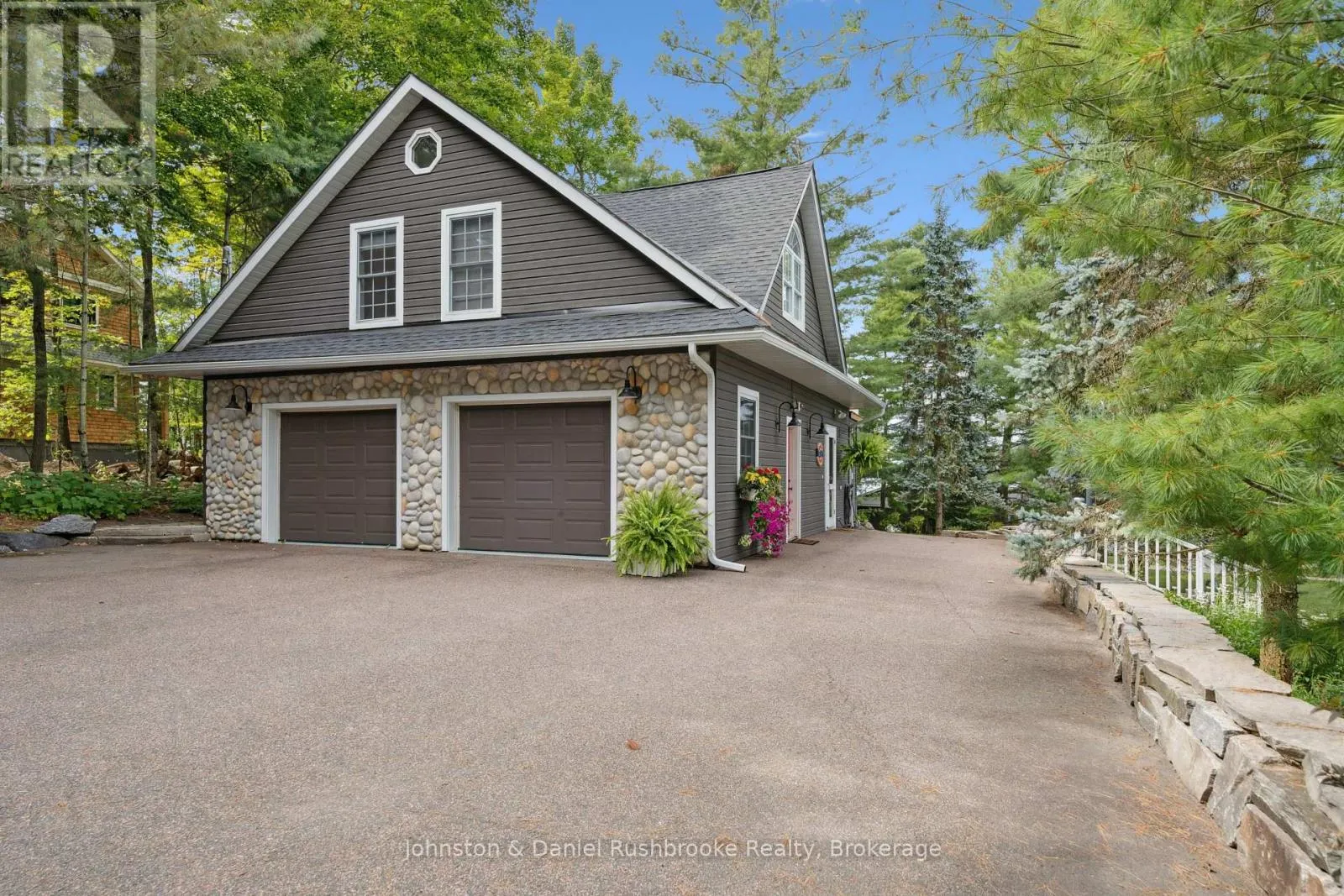 9 - 1167 ARMSTRONG POINT ROAD #9