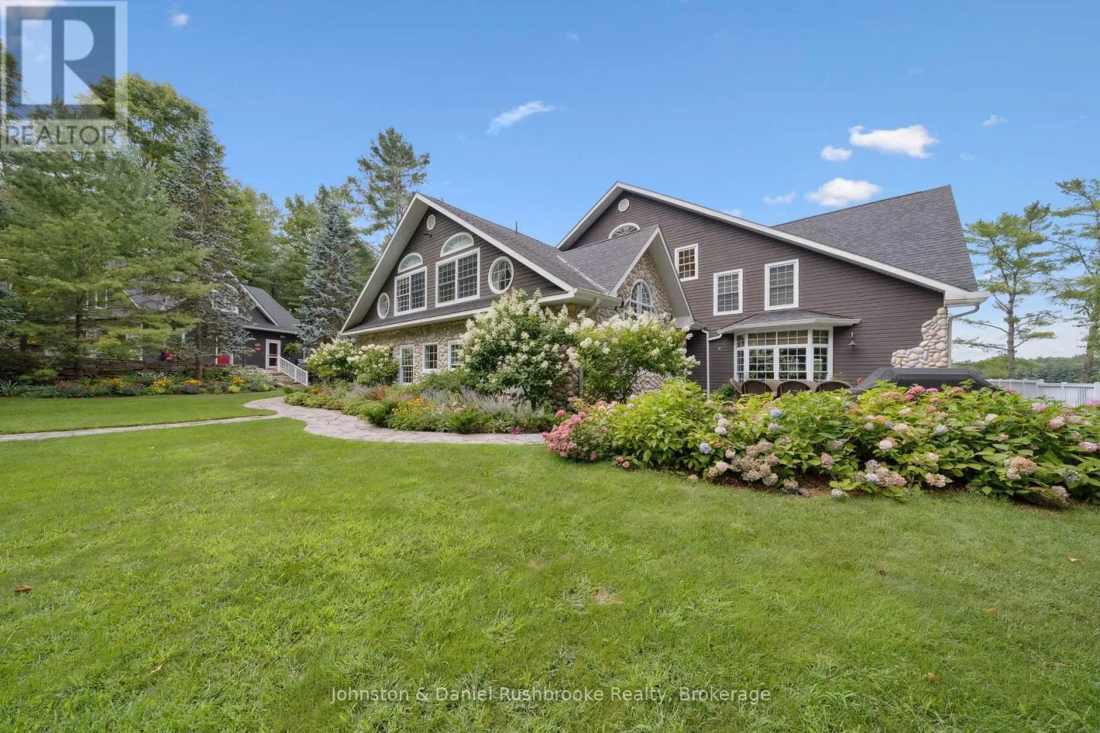 9 - 1167 ARMSTRONG POINT ROAD #9
