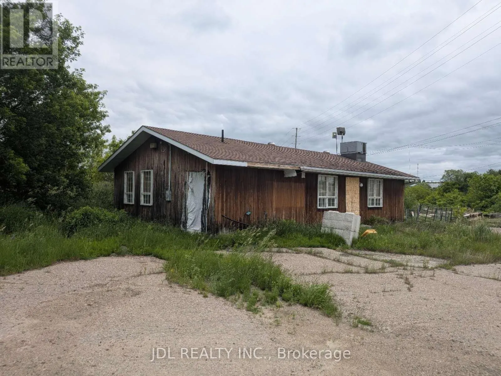 299 BOUNDARY ROAD E