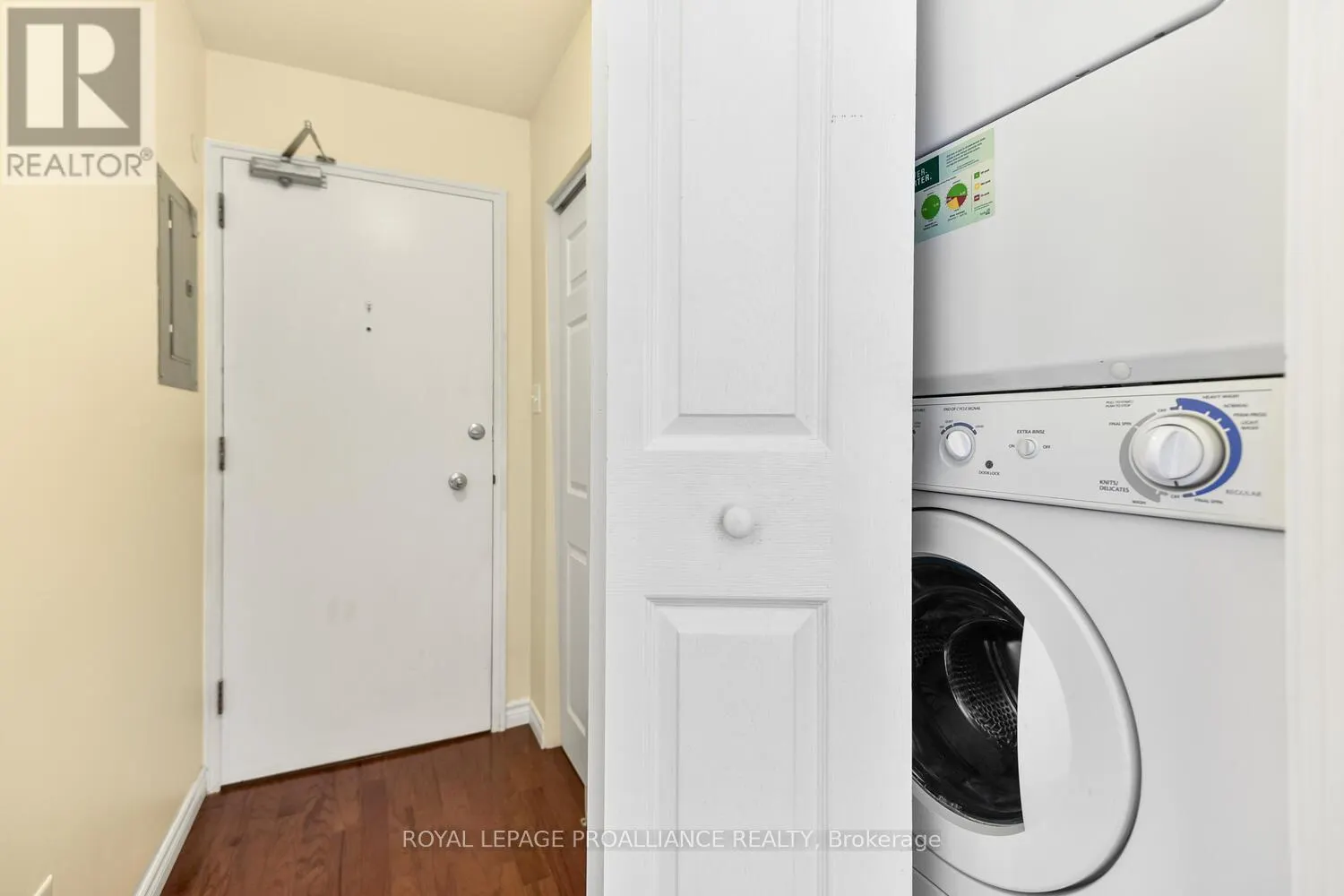 11 - 167 PEARL STREET E