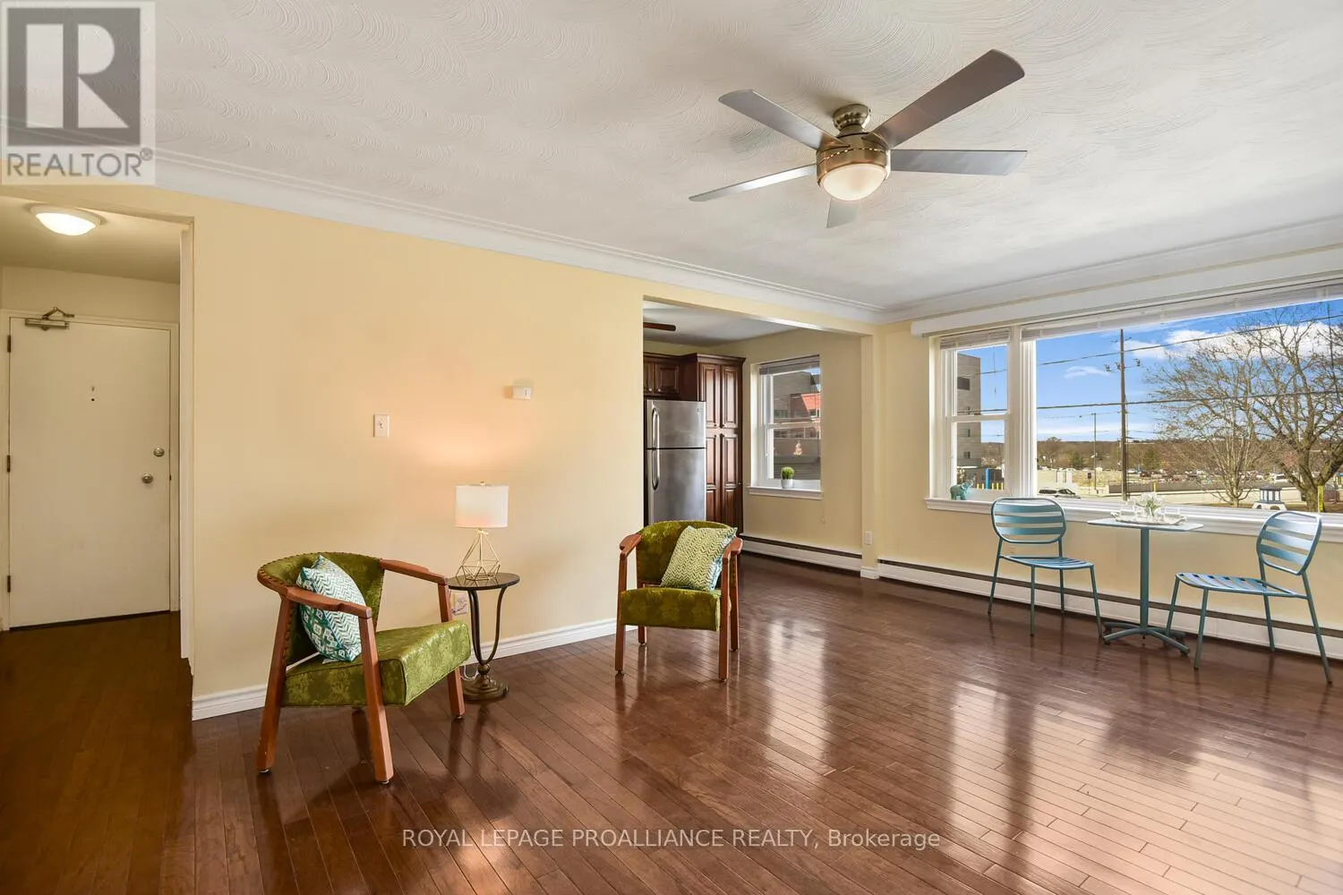 11 - 167 PEARL STREET E