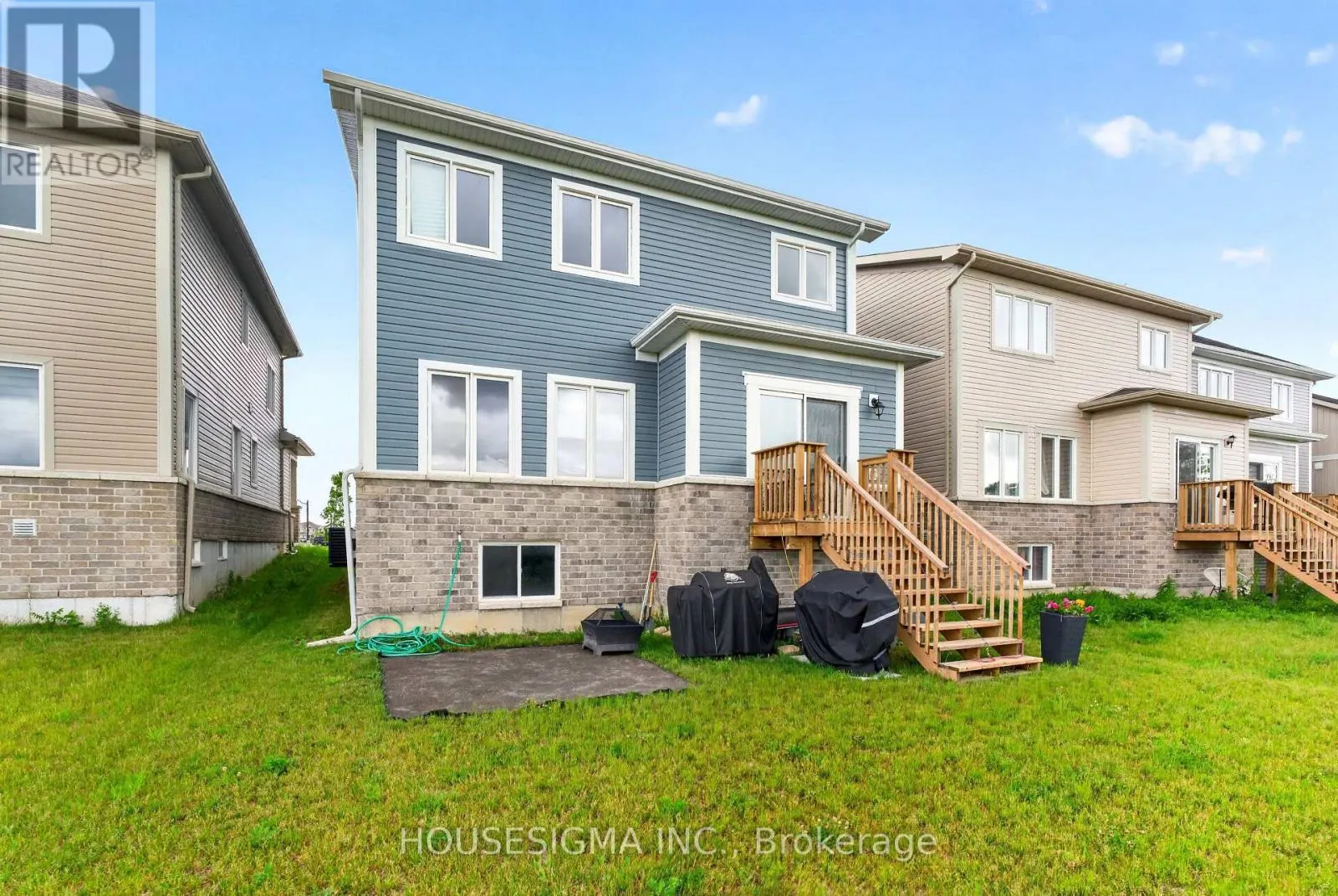 32 OAKMONT DRIVE