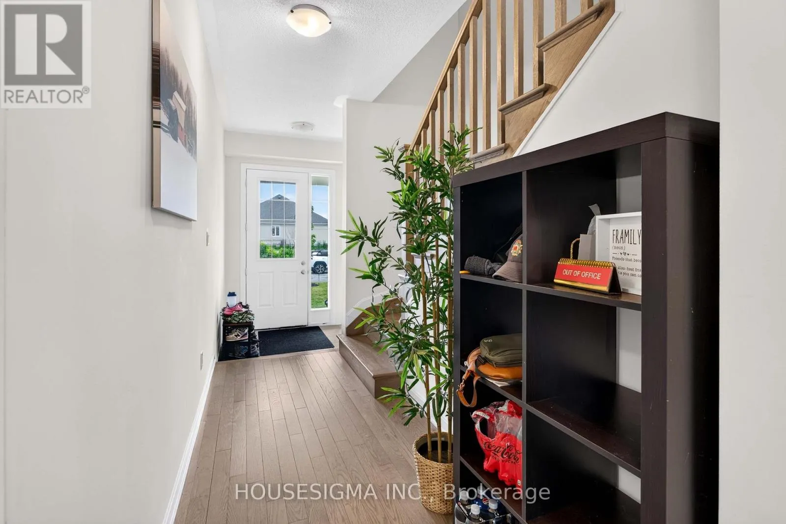 32 OAKMONT DRIVE