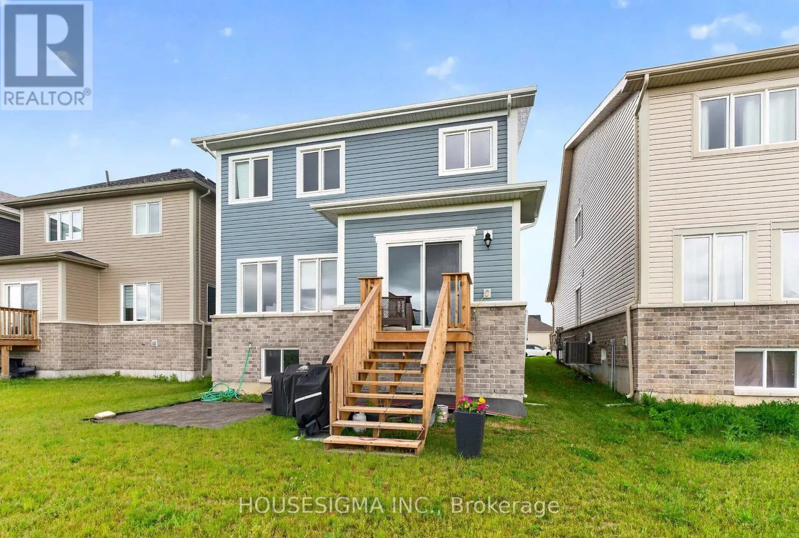 32 OAKMONT DRIVE