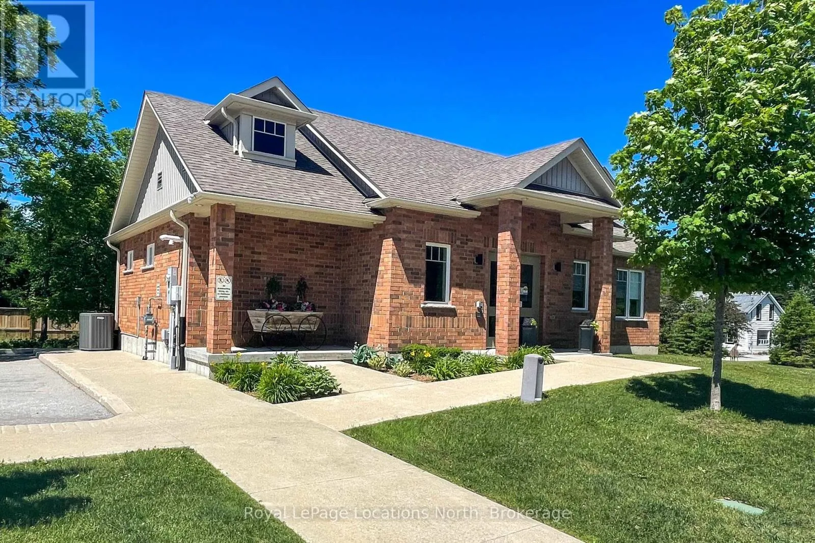 18 - 111 EMPIRE LANE #18
