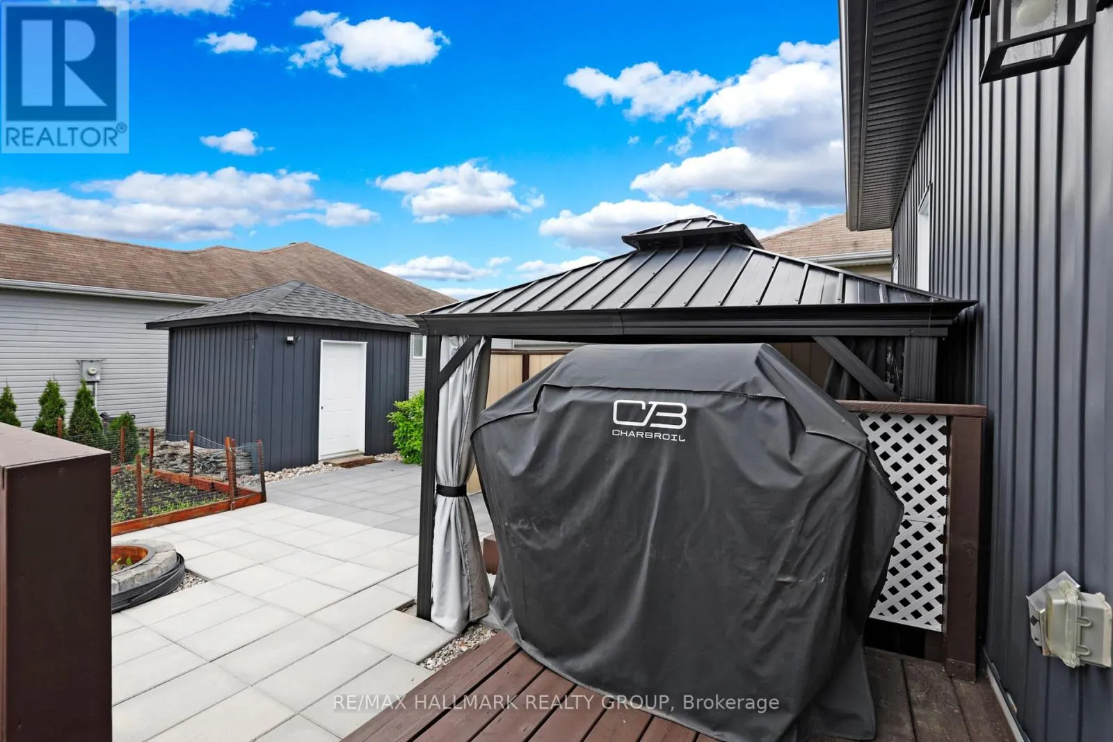427 DENIS STREET