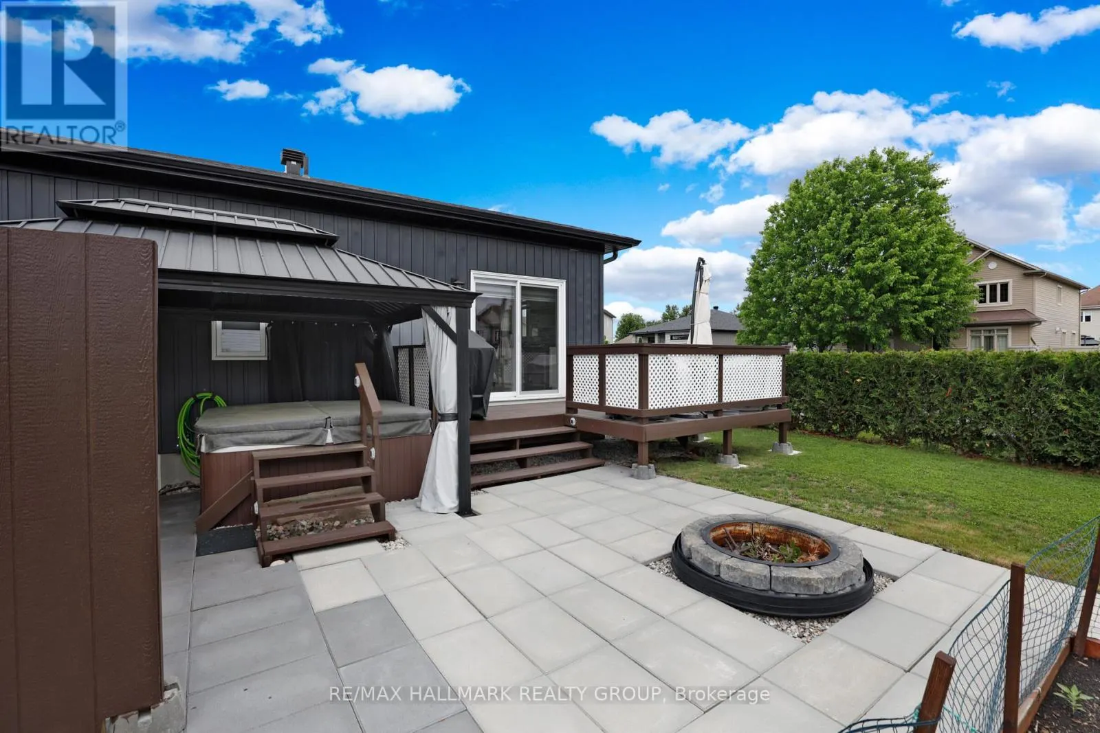 427 DENIS STREET