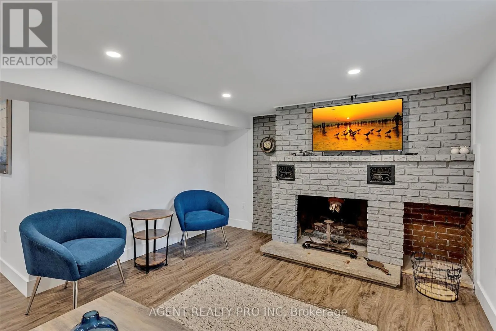 21 ORIOLE ROAD
