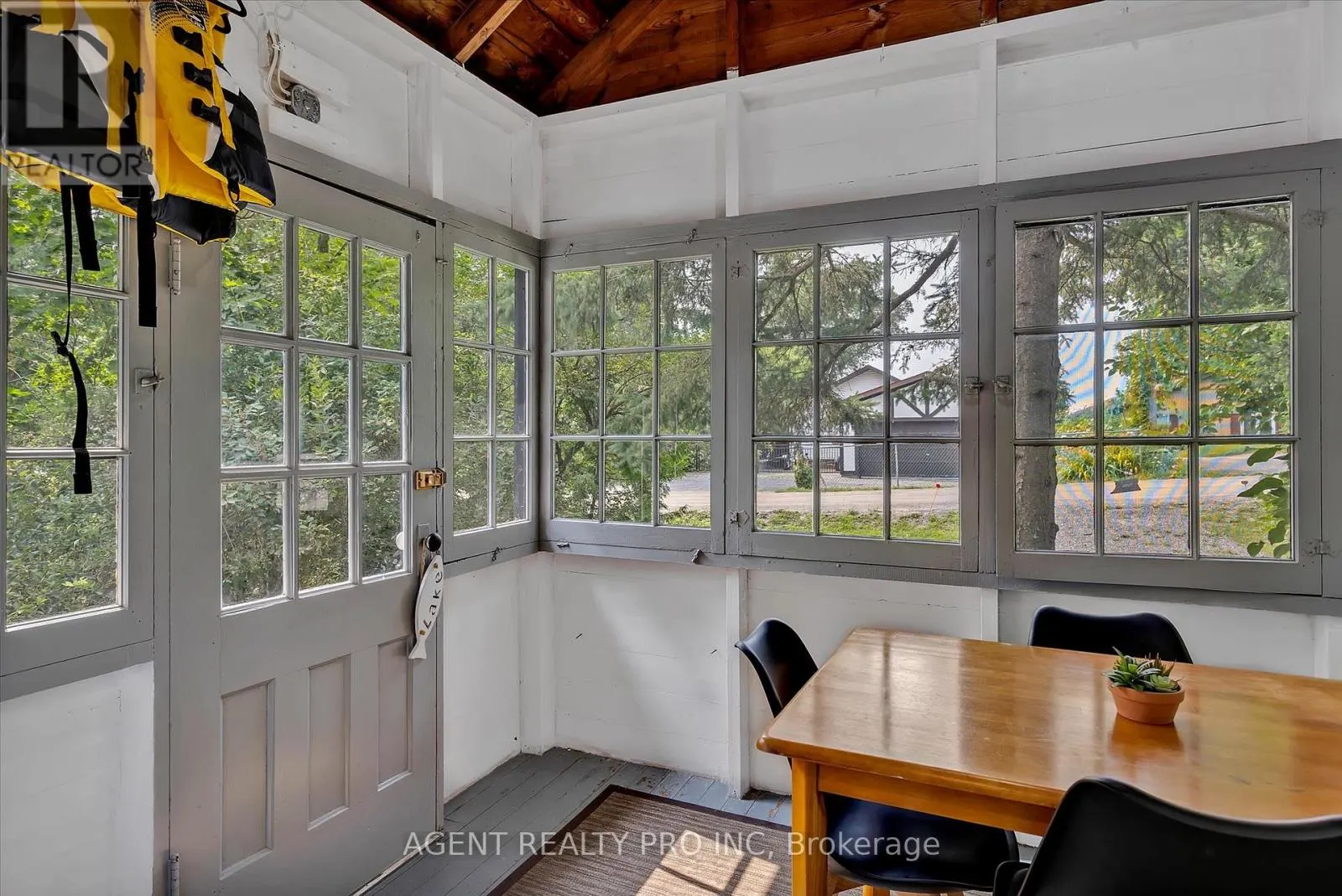 21 ORIOLE ROAD
