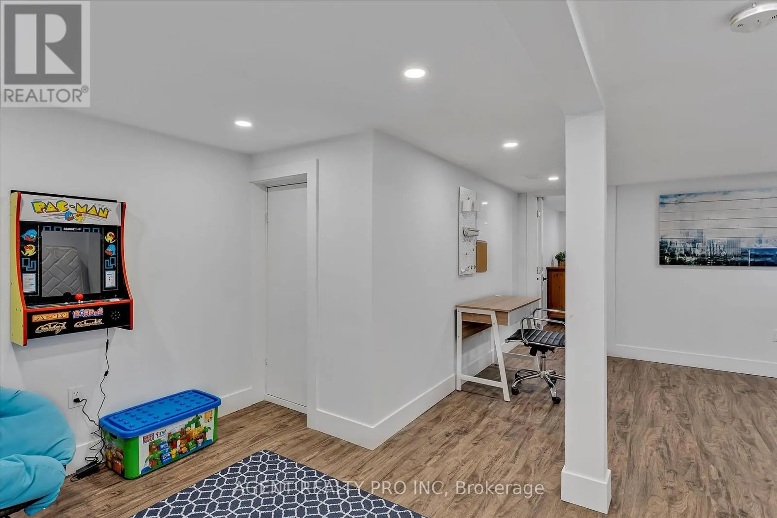 21 ORIOLE ROAD