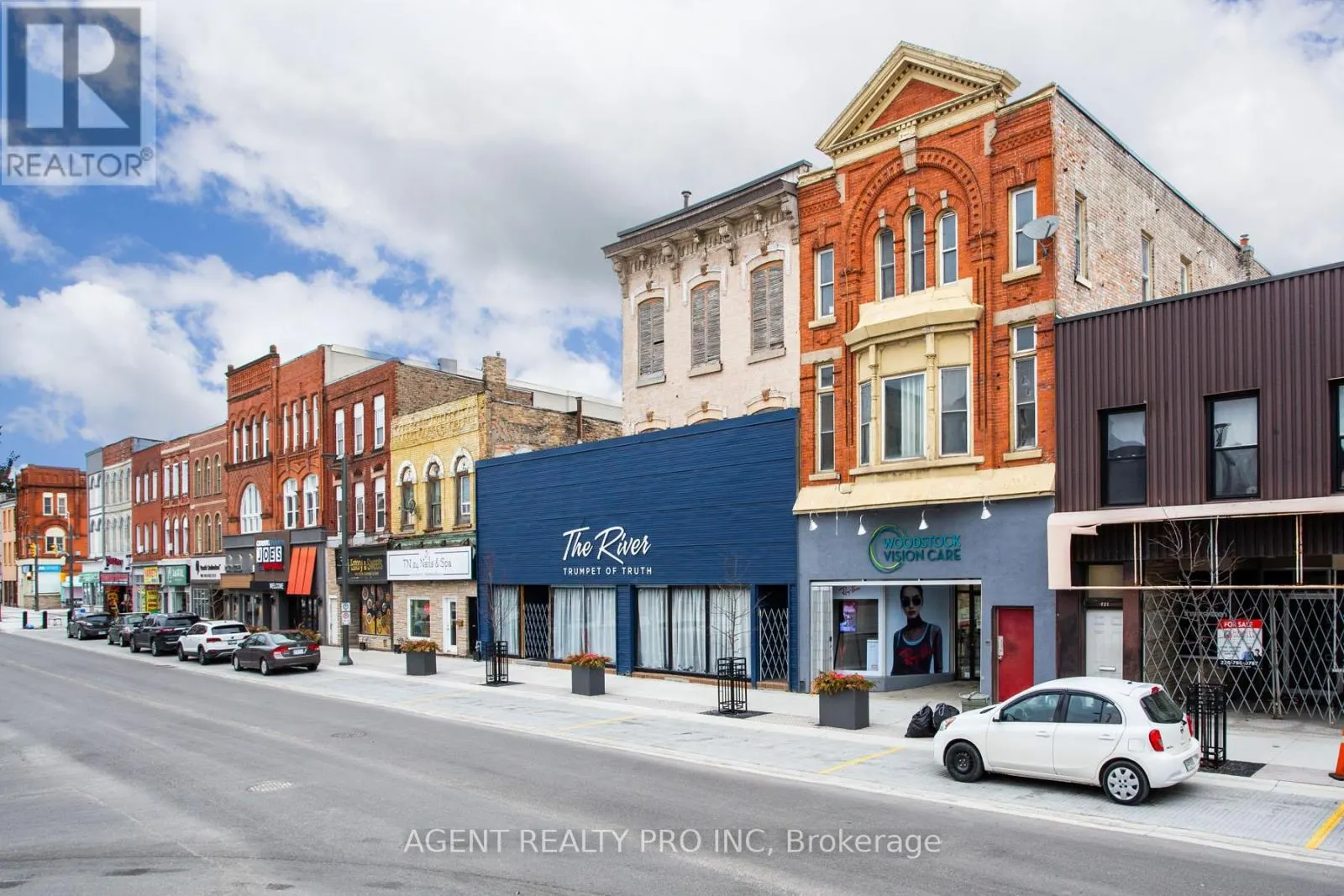 419 DUNDAS STREET
