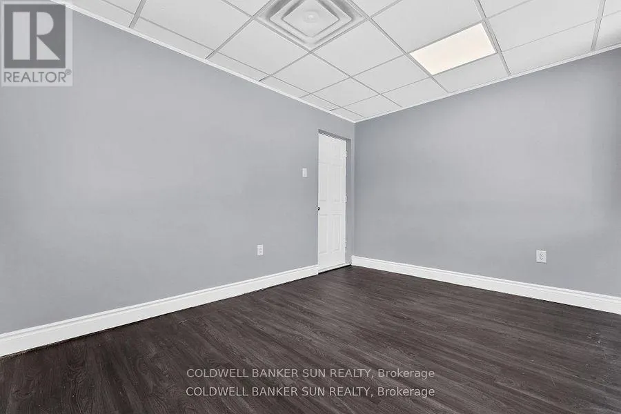 290 DUNDAS STREET