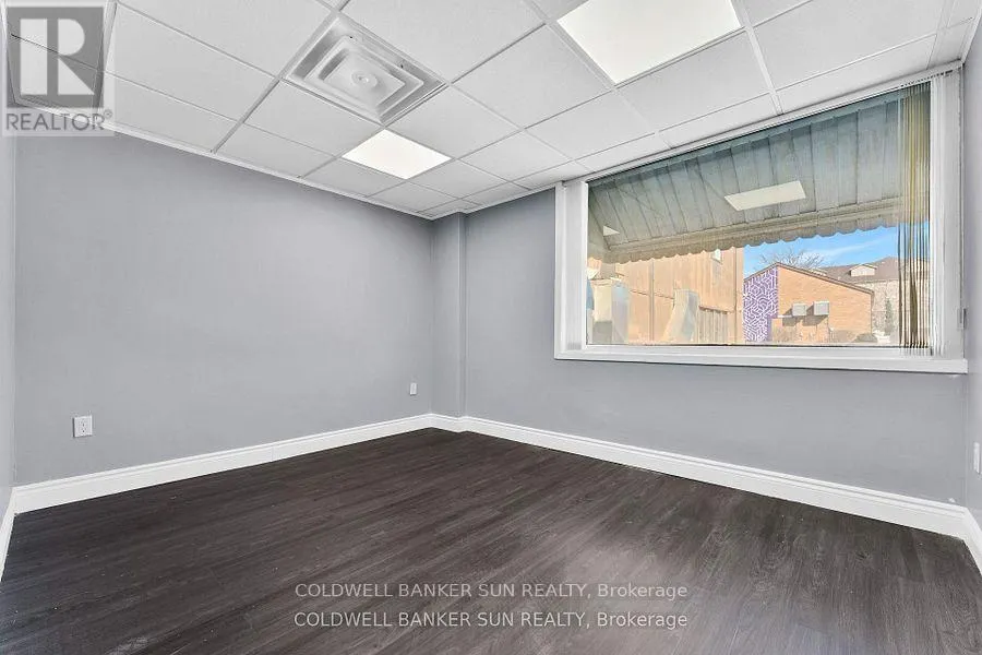 290 DUNDAS STREET