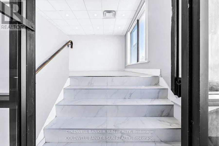 290 DUNDAS STREET