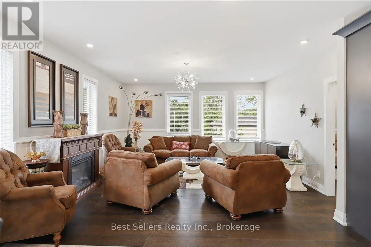56 FLORENCE STREET W