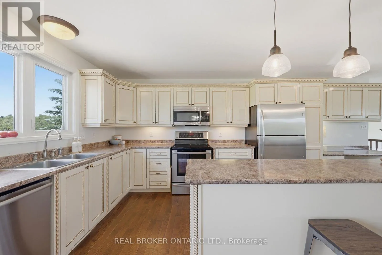 1659 LINDSAY ROAD