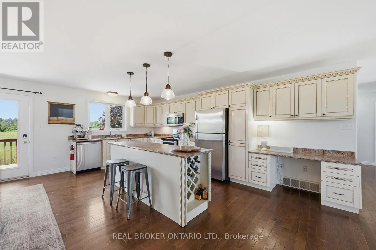 1659 LINDSAY ROAD