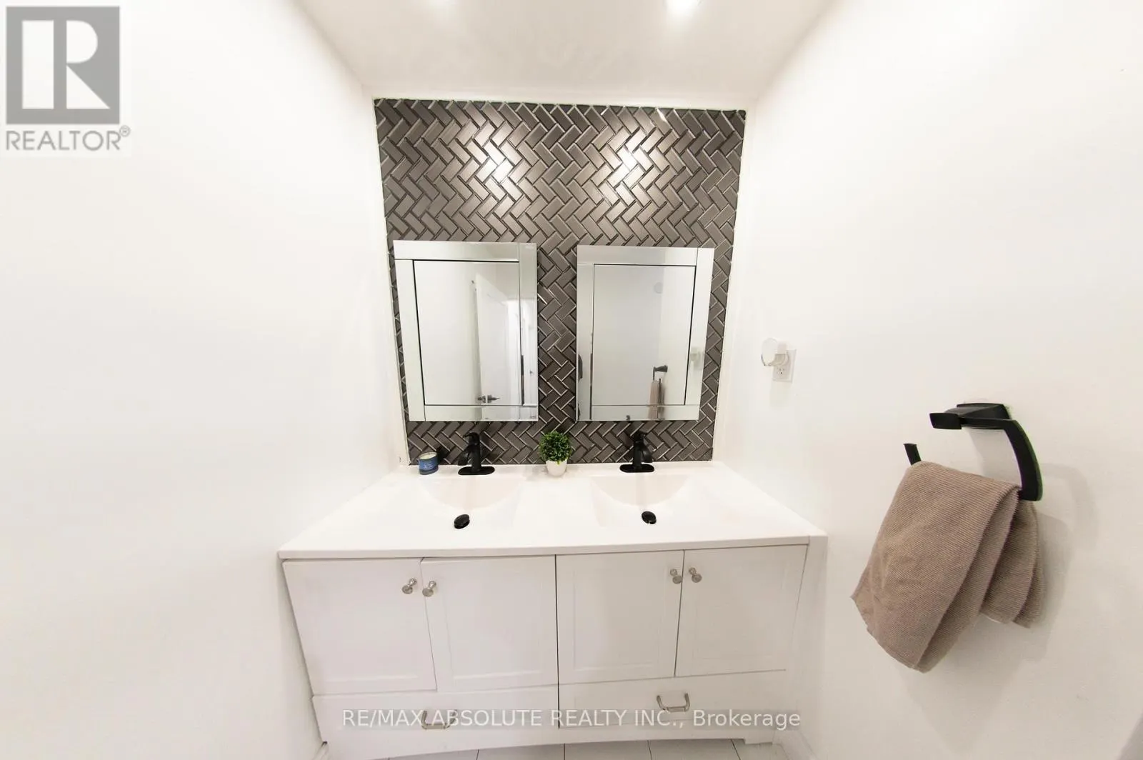 44 - 3415 UPLANDS DRIVE